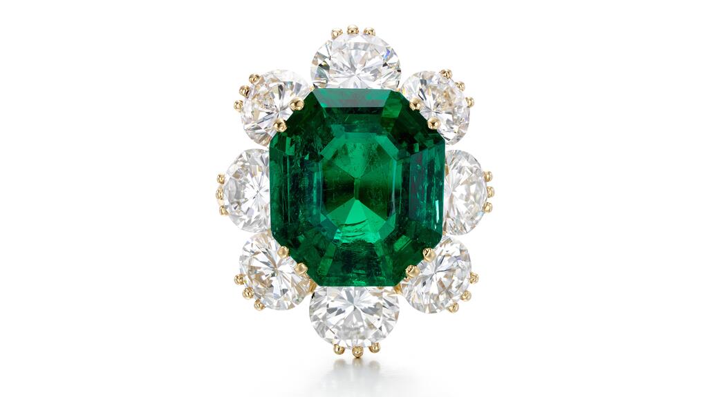 Ava Gardner’s ring, signed VCA, featuring an octagonal emerald weighing 7.46 carats, framed by diamonds Ava Gardner Van Cleef & Arpels emerald ring